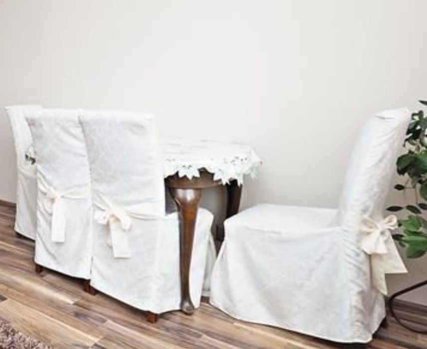 4 krzesła z pokrowcami komunijne przyjęcie eleganckie restauracyjne