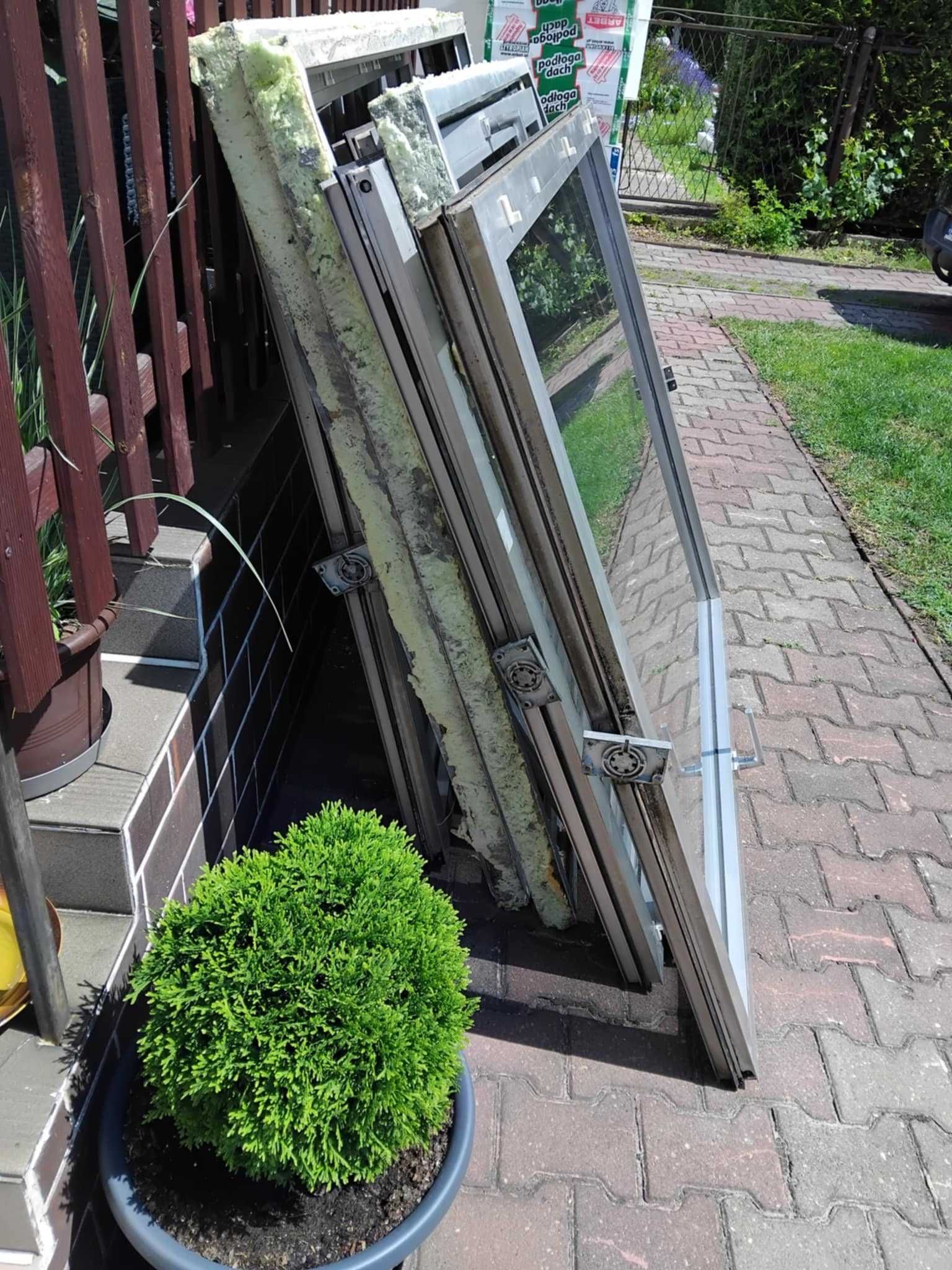 Okna dwuszybowe z rama i futryna aluminiową