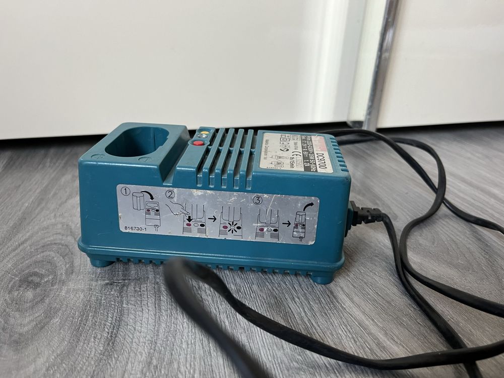 Зарядний пристрій Makita DC9700 7.2-9.6v