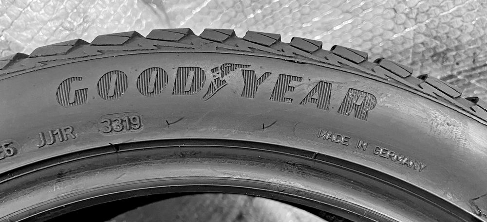 Шини Б/в 235.45.19 пара Goodyear