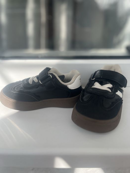 Дитячі кросівки