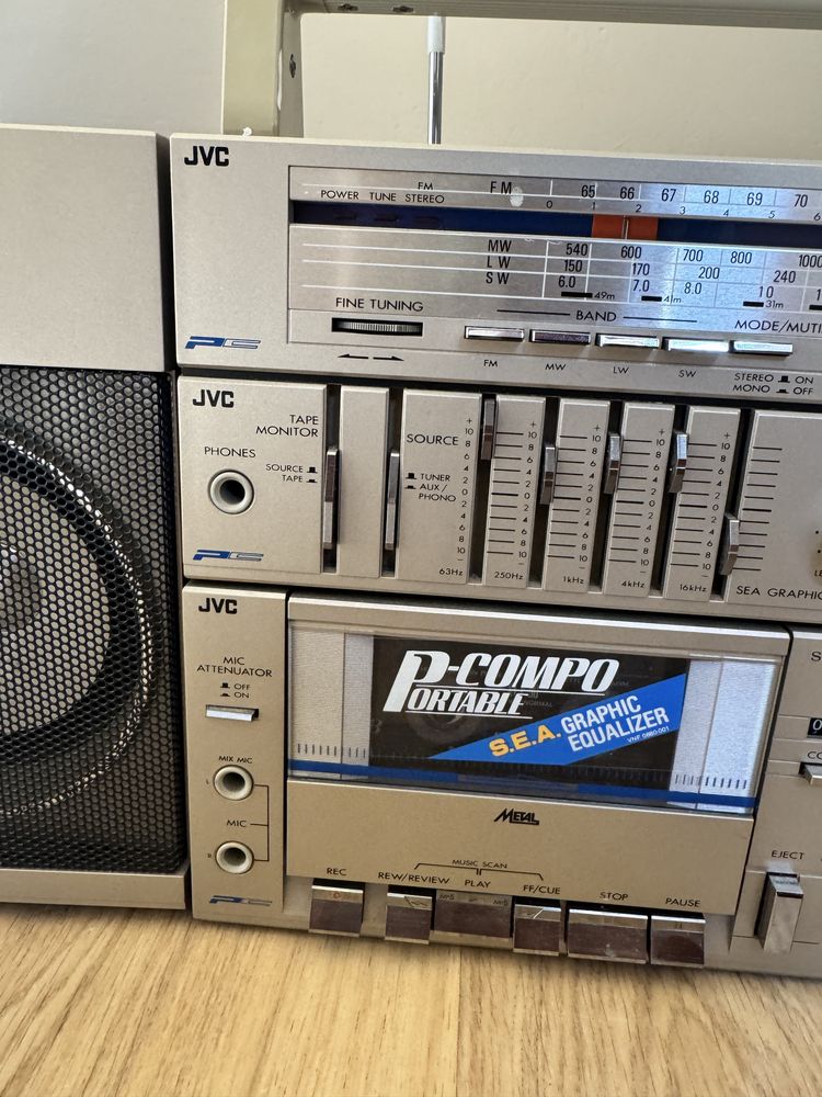 Magnetofon JVC- stary model