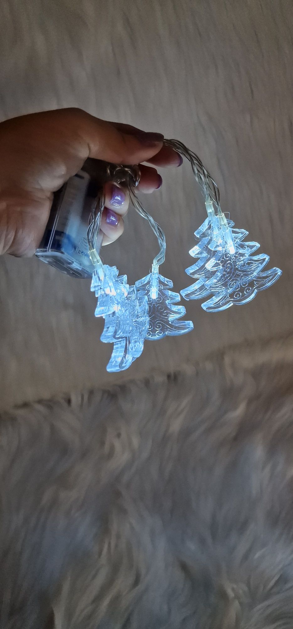 Girlanda choinki 5 LED kolor zimnym biały 
Wysokość choinki 5,5 cm

Sz