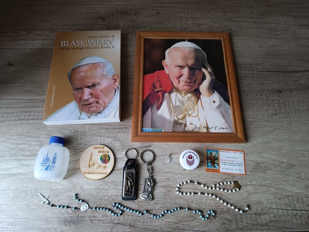 Dewocjonalia Jan Paweł II św Krzysztof medaliki krzyżyk różańce balsam