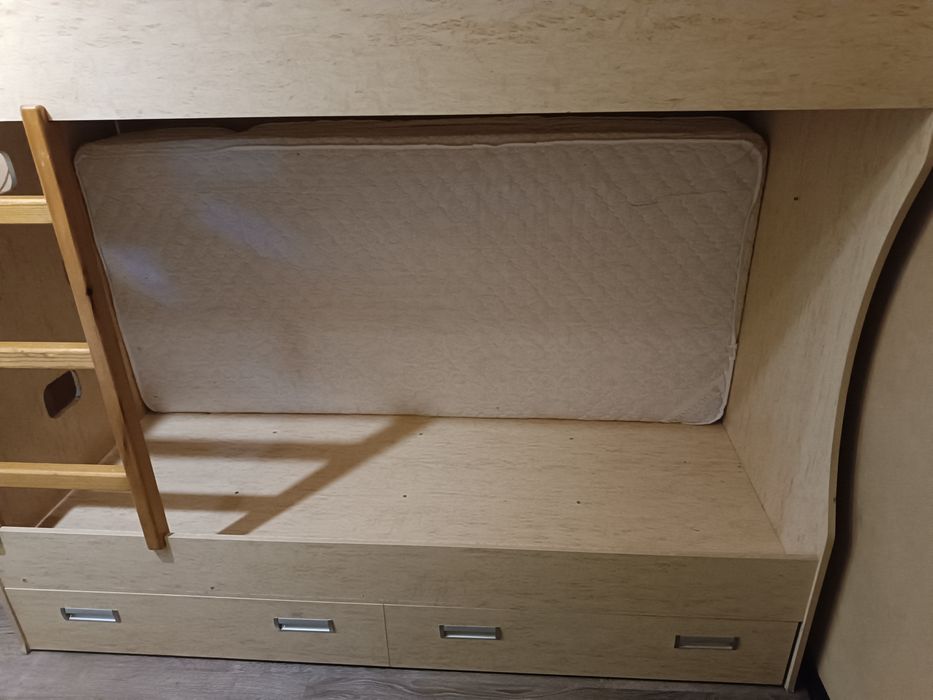 Двух ярусная кровать