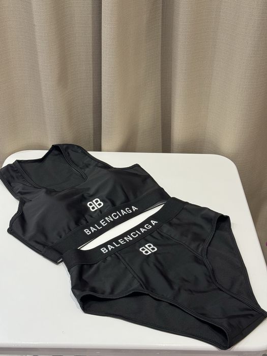 Купальник Balenciaga Баленсіага чорний спортивний топ баленсиага