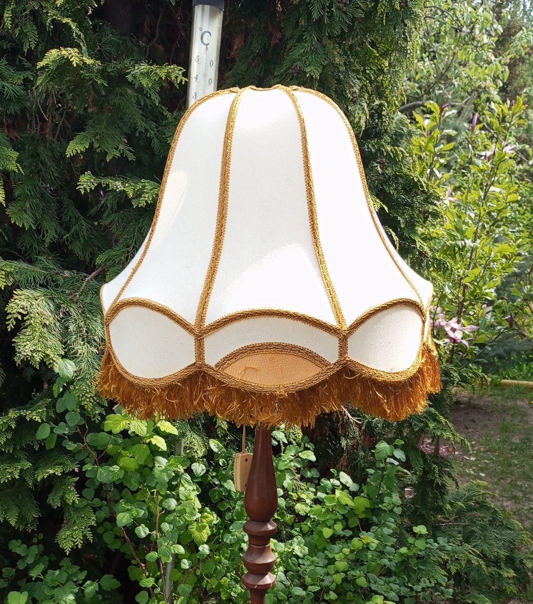 Lampa stojąca drewniana