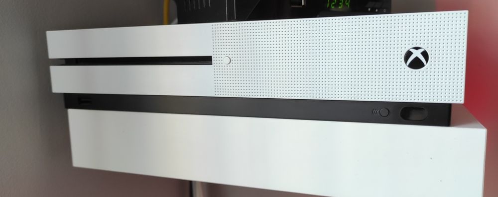 Xbox One S 1TB  2 pady Idealna