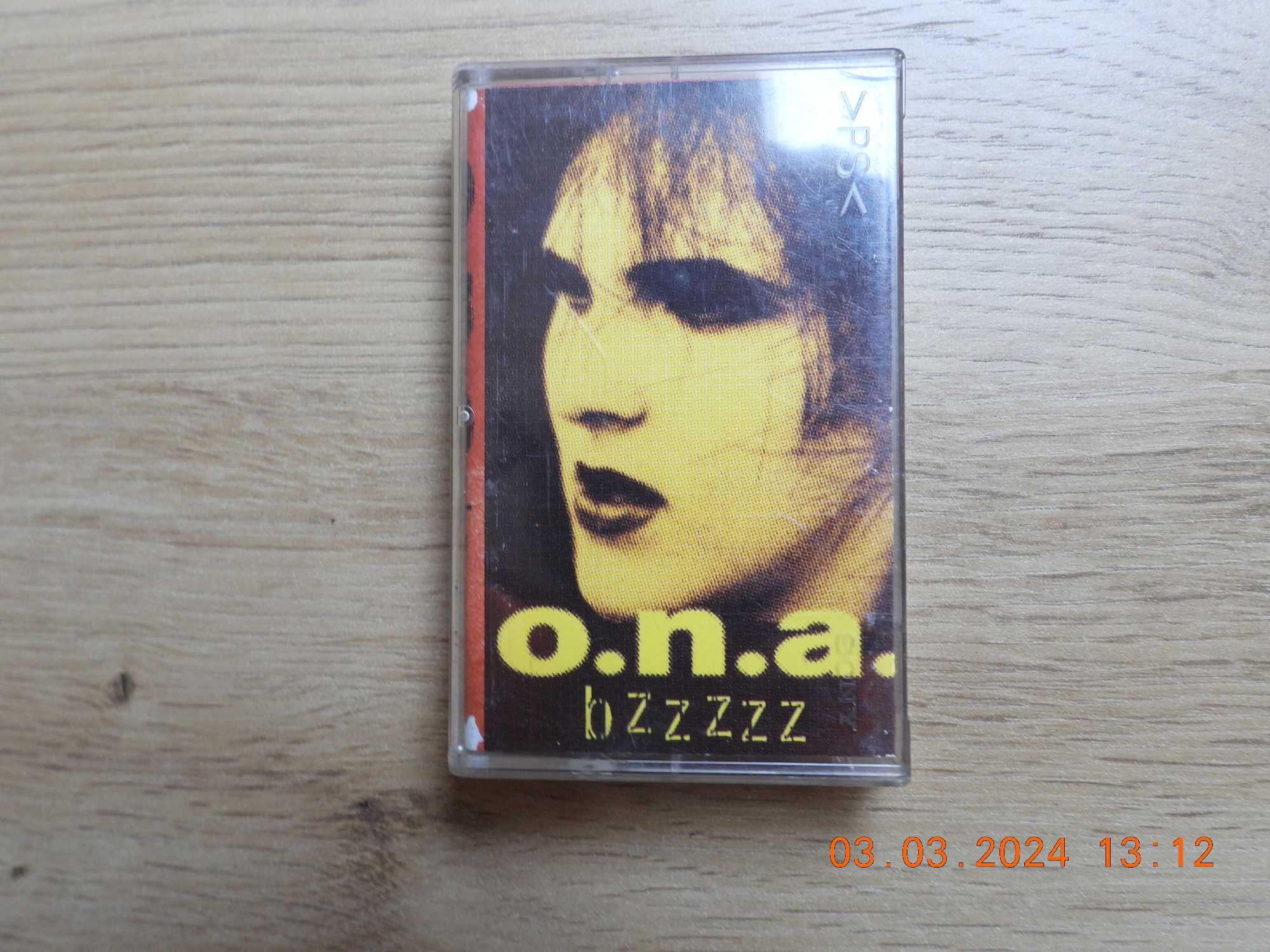 Wkładka/okładka kasety: O.N.A. - Bzzzzz