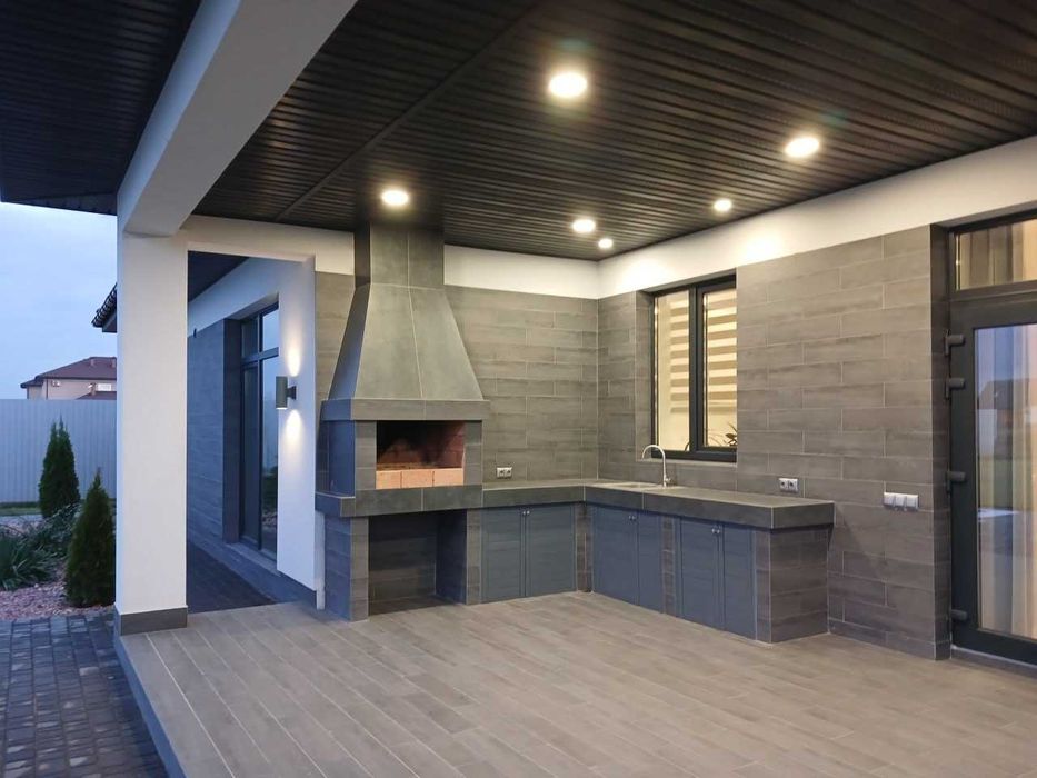 Продам новий будинок на березі озера з бассейном в КГ Міжріччя