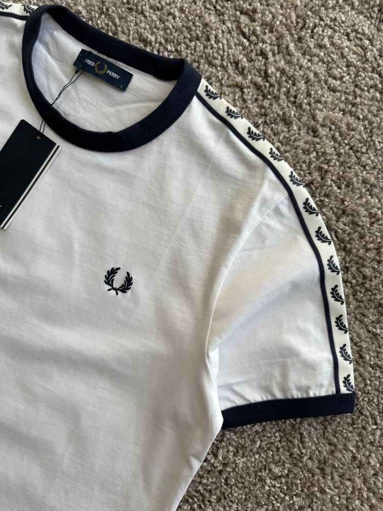 Футболка Fred Perry з лампасами