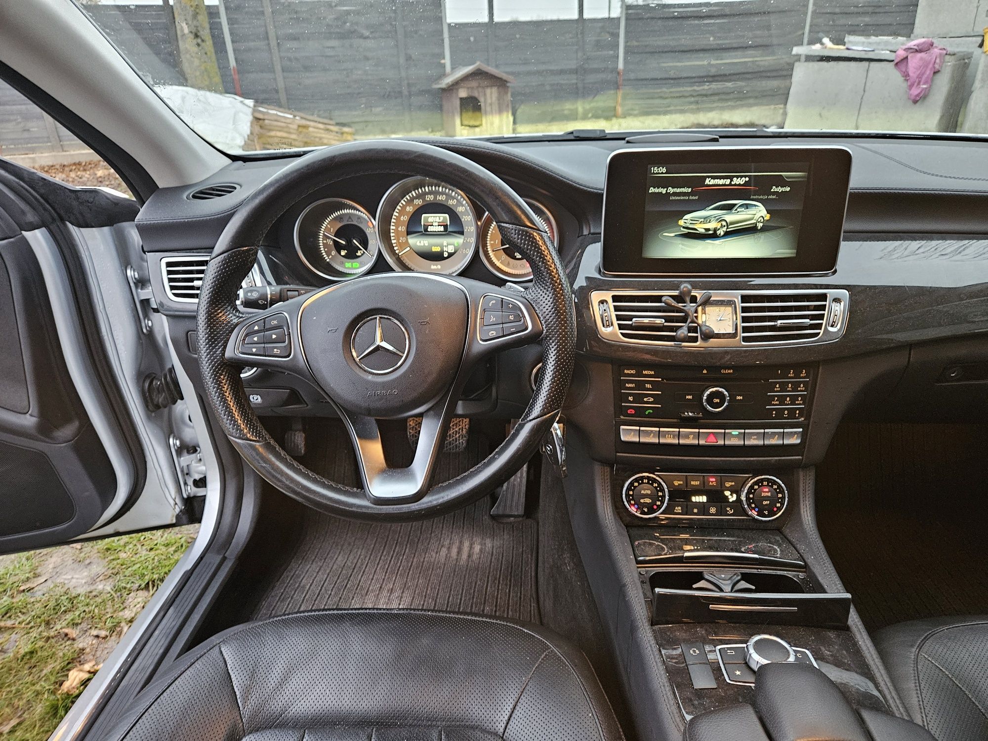 Sprzedawm CLS lift 2015 dobrze wyposażony uszkodzony