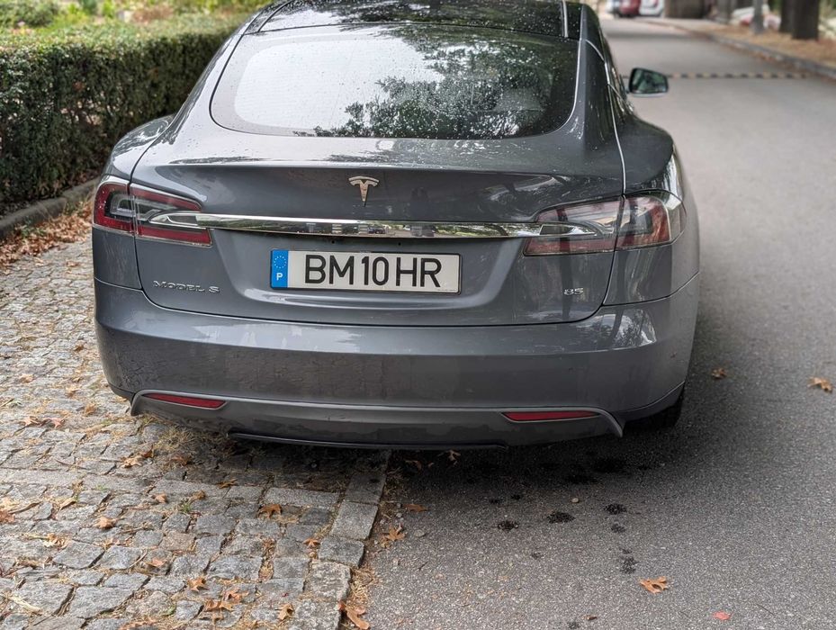 Tesla Model S 85
