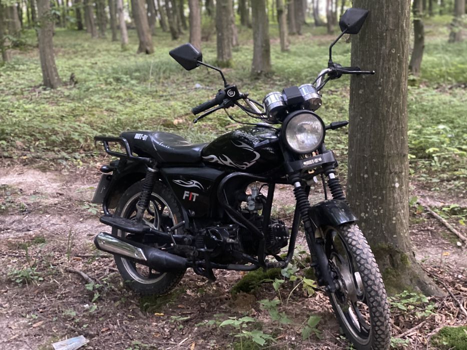 Мустанг фіт 125 на доках