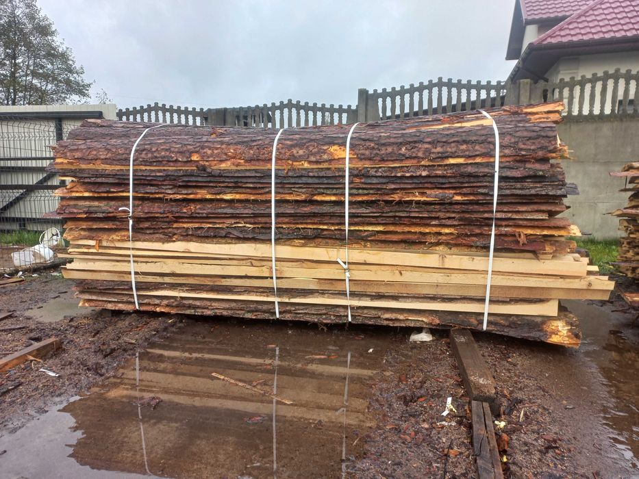 Duże Wiązki zrzyny tartaczne sosnowe odpady drewno na opał