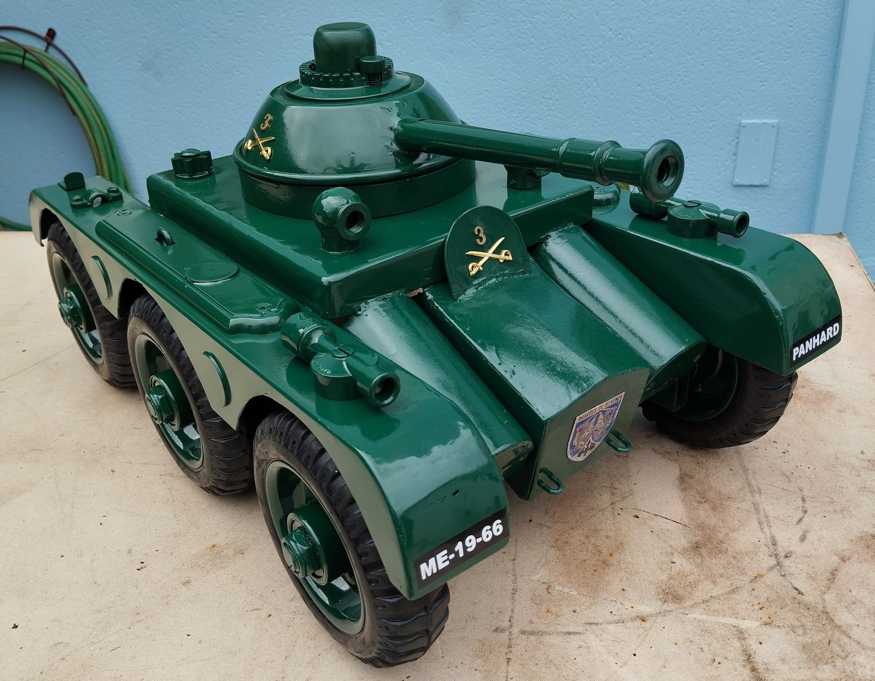 Brinquedo Panhard militar decorativa