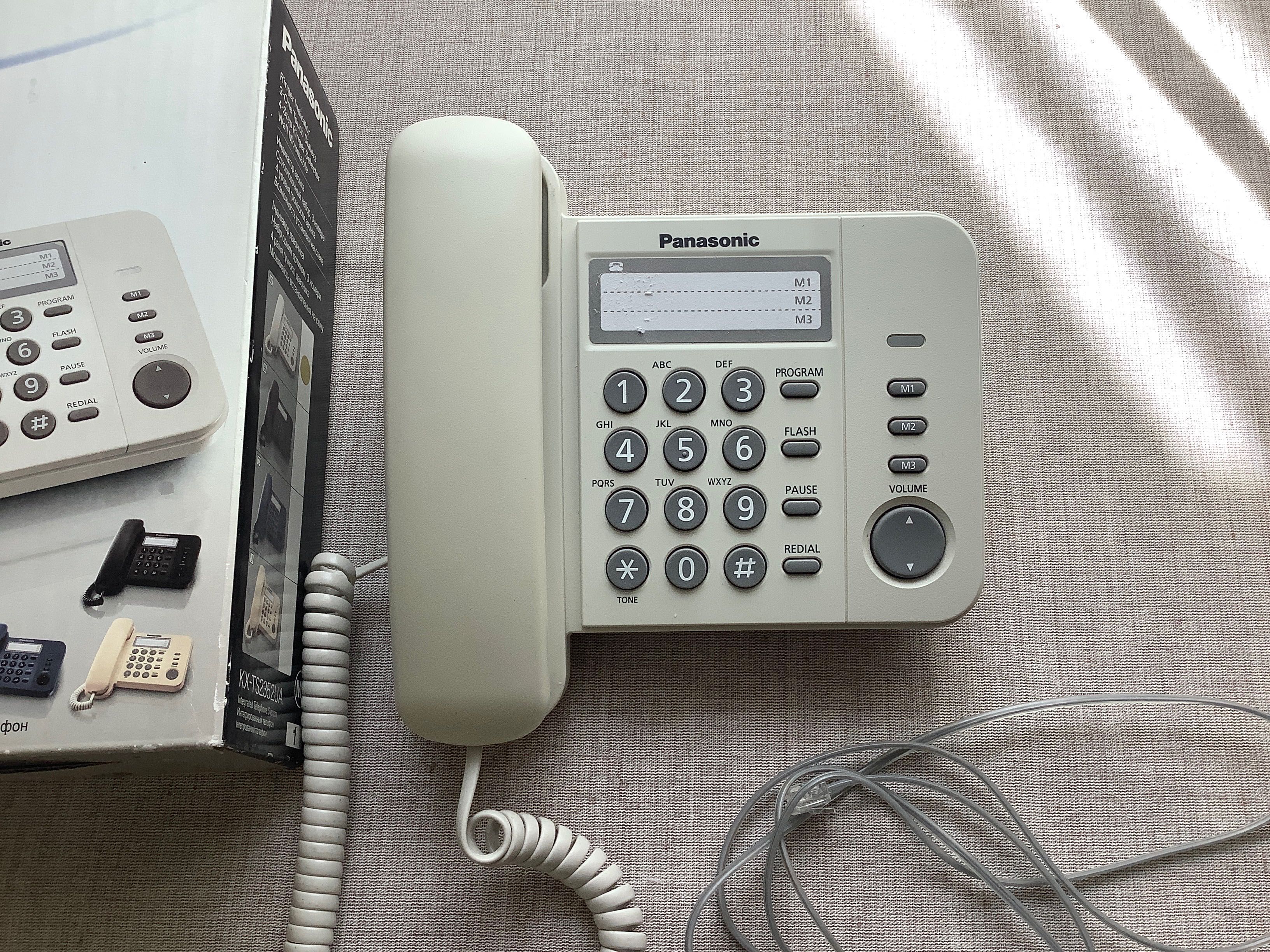 Телефон  Panasonic KX - TS2352UA