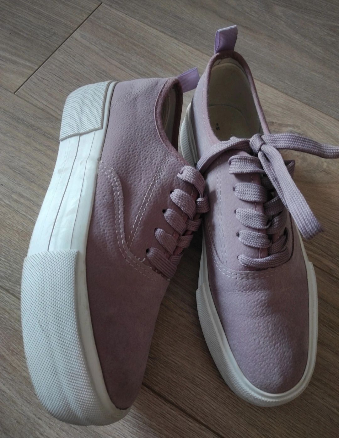 Trampki sneakersy na grubej podeszwie Reserved