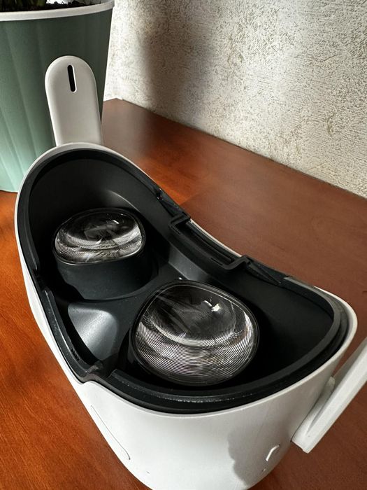 Meta Quest 2 256gb не вмикаються шолом віртуальної реальності.