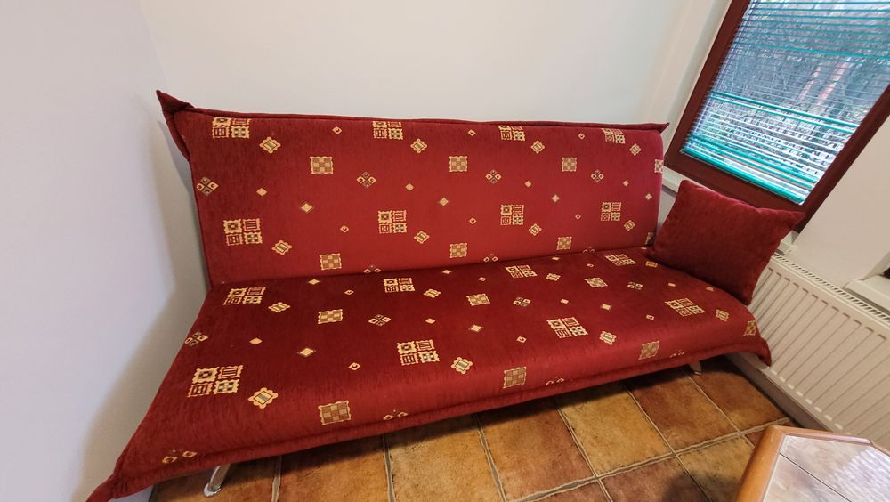 Kanapa/ wersalka z pojemnikiem na pościel