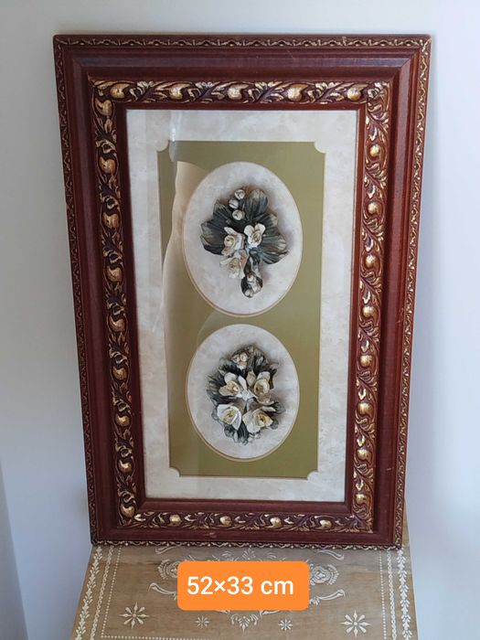 Quadro Antigo com flores em relevo, lindo