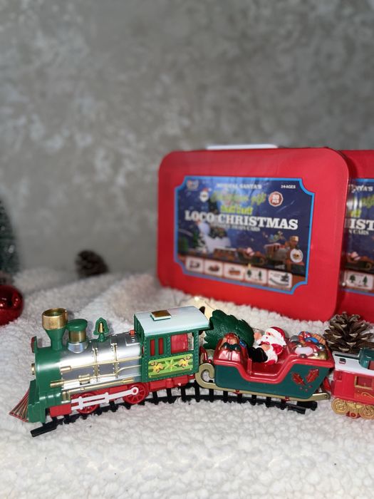 Дитяча залізна дорога. Іграшка Дитяча залізниця. Новорічний потяг.