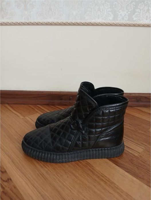 Шкіряне жіноче взуття