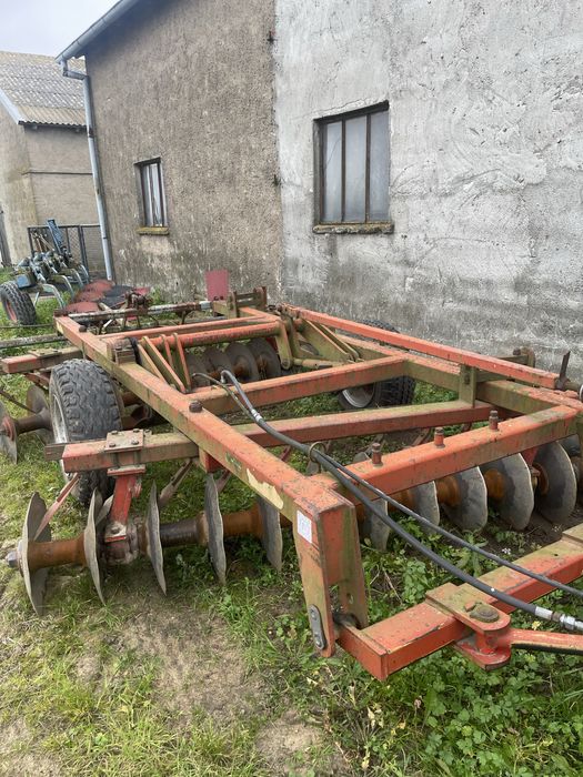 Agregat uprawowo-siewny; rozsiewacz; pług; talerzówka