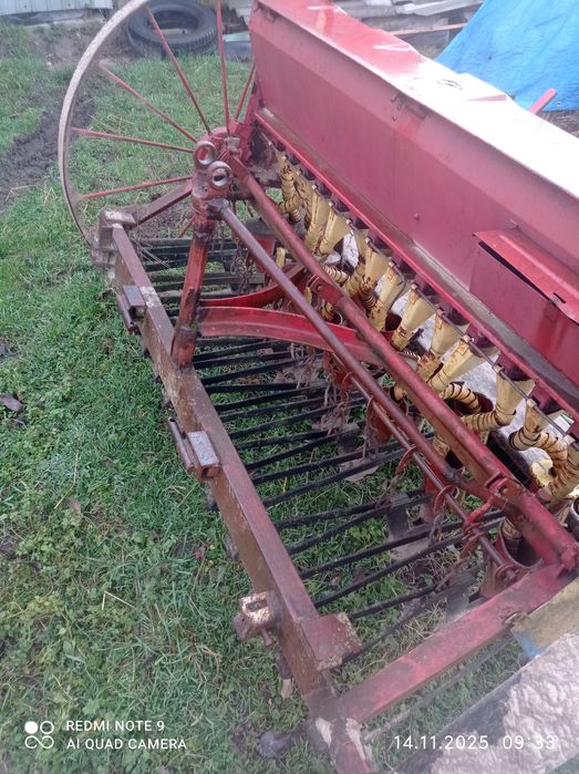 Сівалка кінна  на  15 лійок.