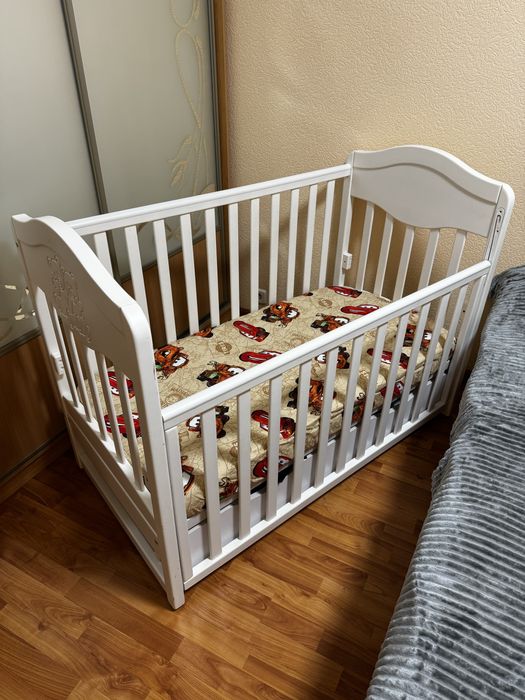 Дитяче ліжечко Angelo Lux-2 з маятниковим механізмом та шухлядою