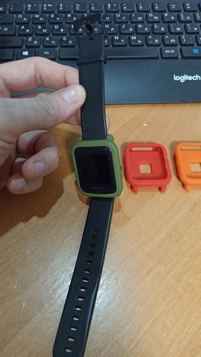 Amazfit bip ,GPS, Чохли,хороший стан