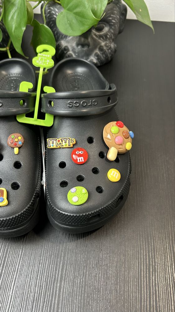Crocs Megacrush Jibbitz M&Ms