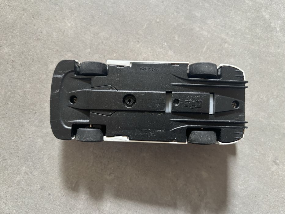 Model CMC Toy skala 1/43 BMW M4 Shell Helix Ultra pull back