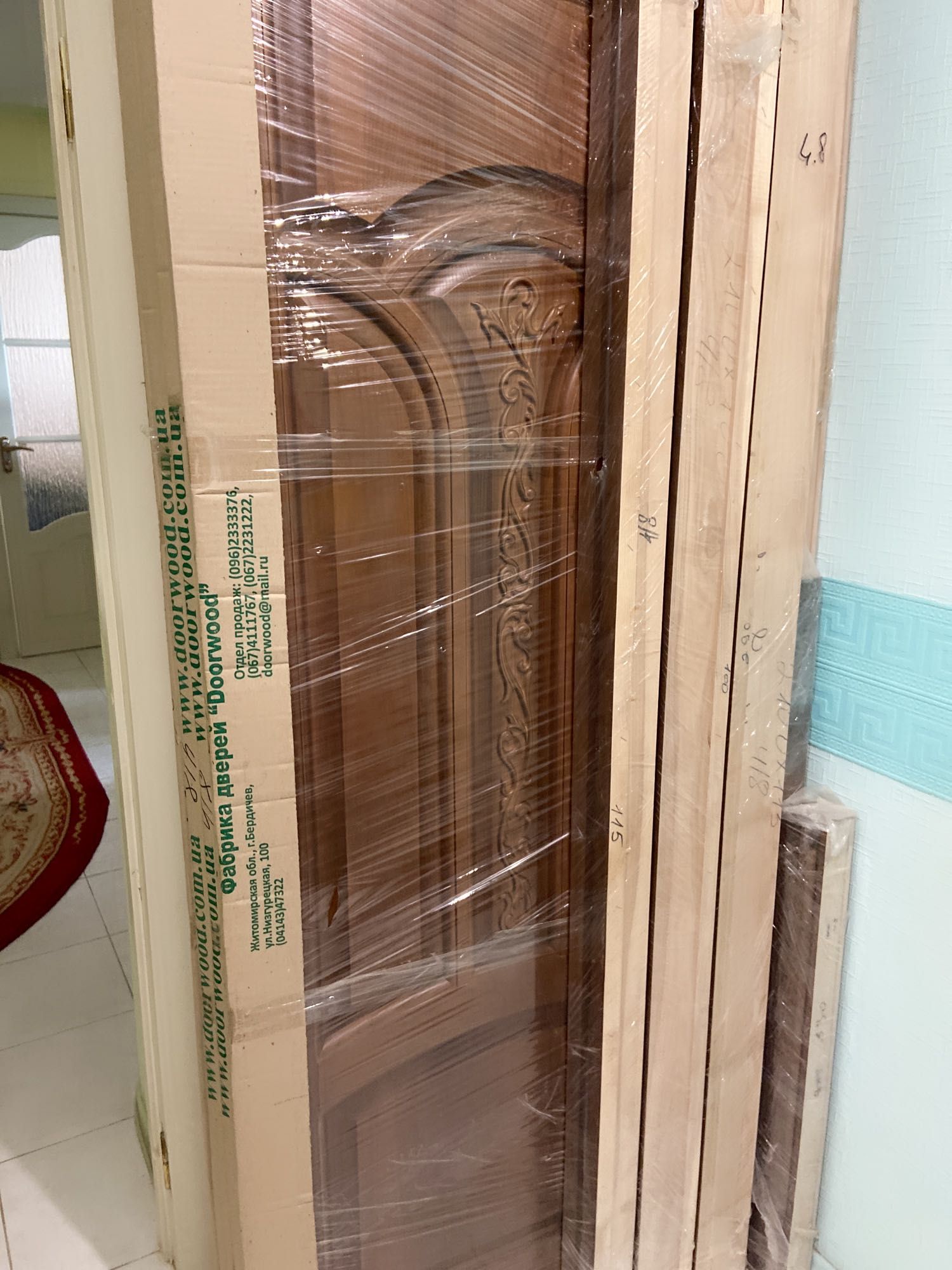Продам нові заводські двері doorwood з різьбою. Матеріал ясен. 4 шт.