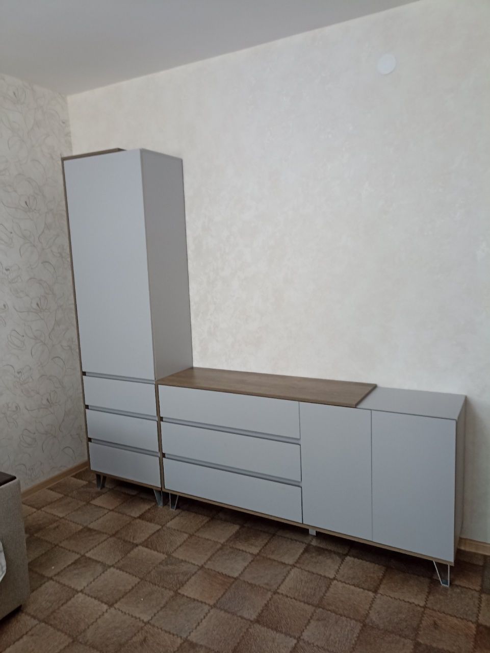Сборка, сборщик мебели. Збiрка, збирання меблiв