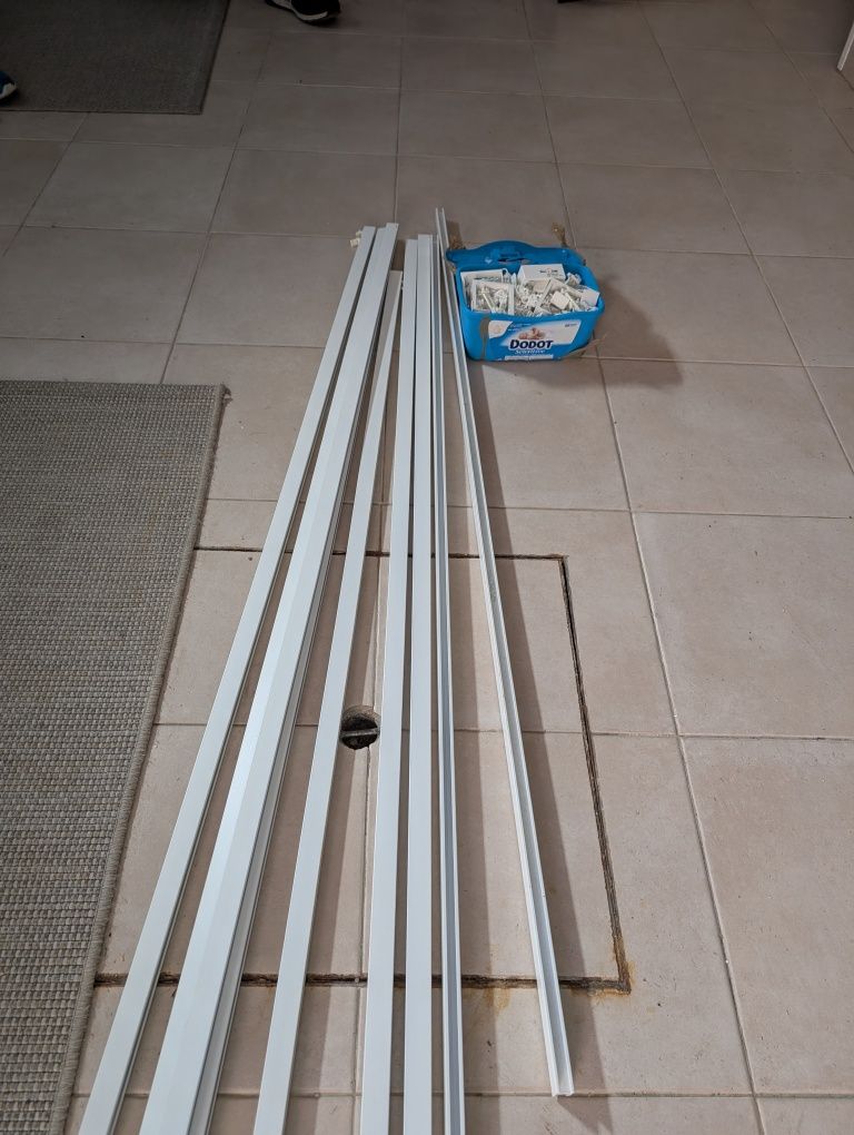 Calhas cortinados IKEA Vidga e acessorios - 9 conjuntos p/ preço de 1