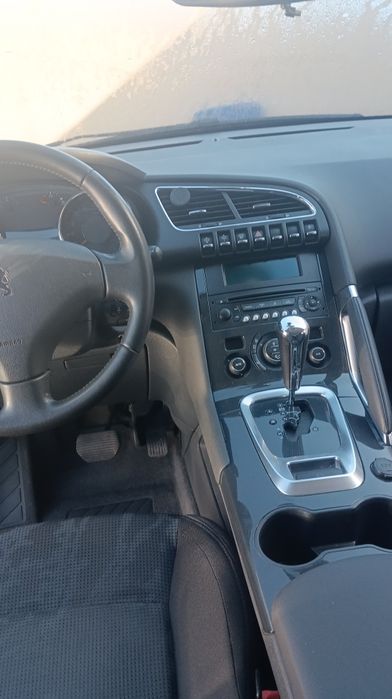 Продам автомобиль Пежо 3008.