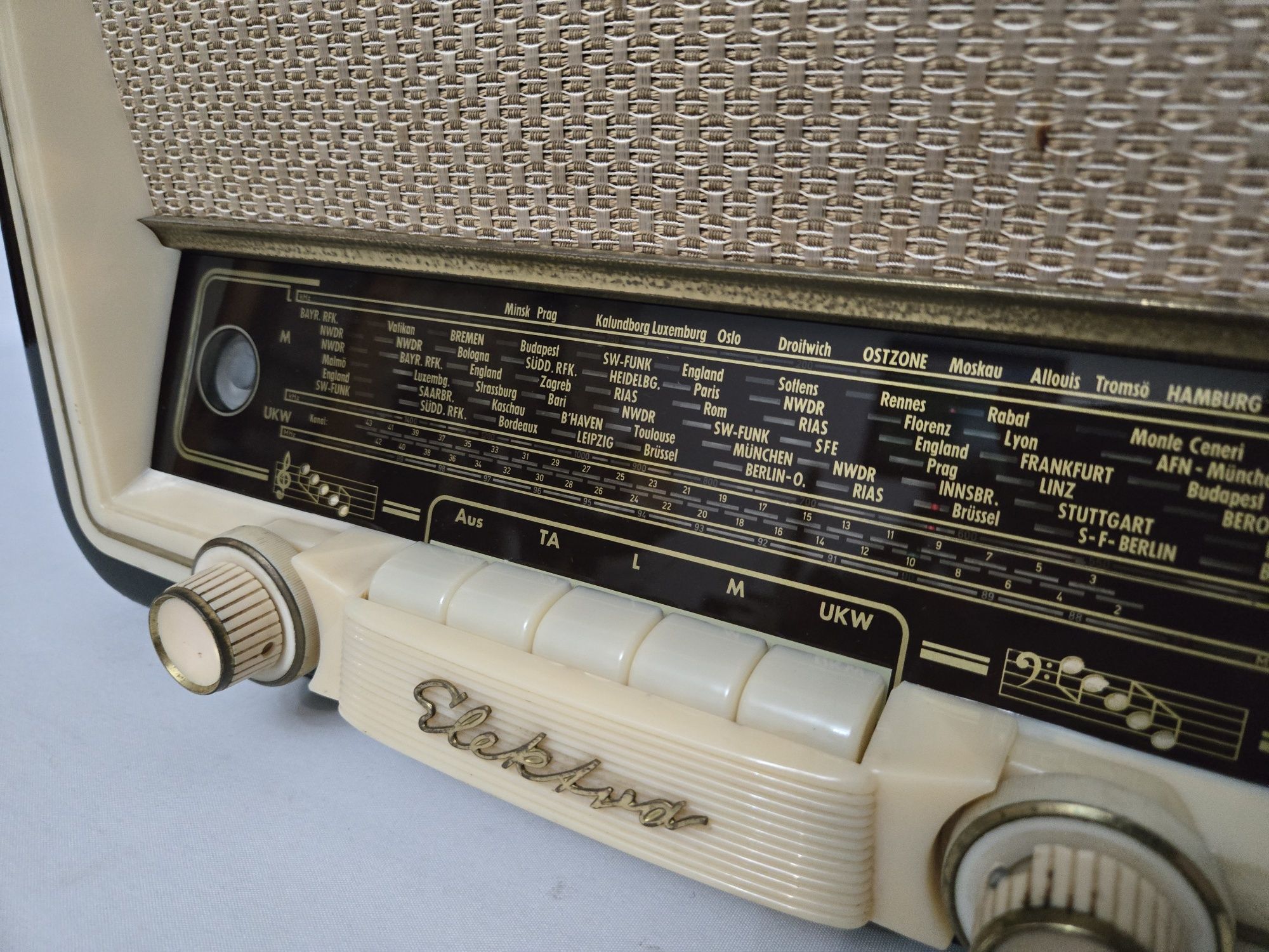 Rádio antigo reparado Nordmende