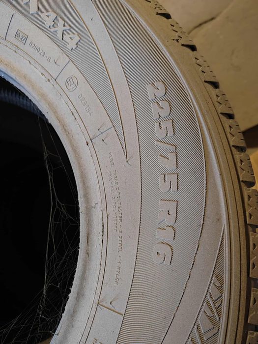 Opony zimowe do samochodu terenowego 225/75R16