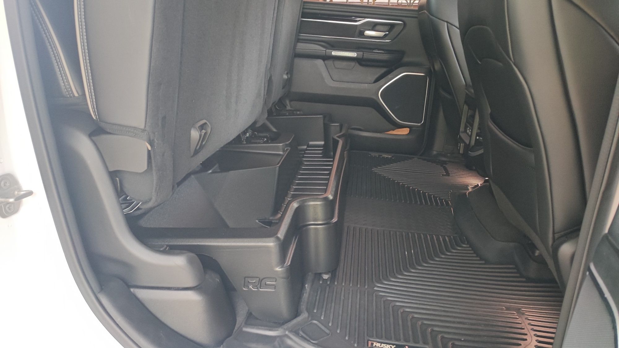 Бризговики на Dodge Ram 09 13 18 19 21 22 накладки Додж РАМ пороги