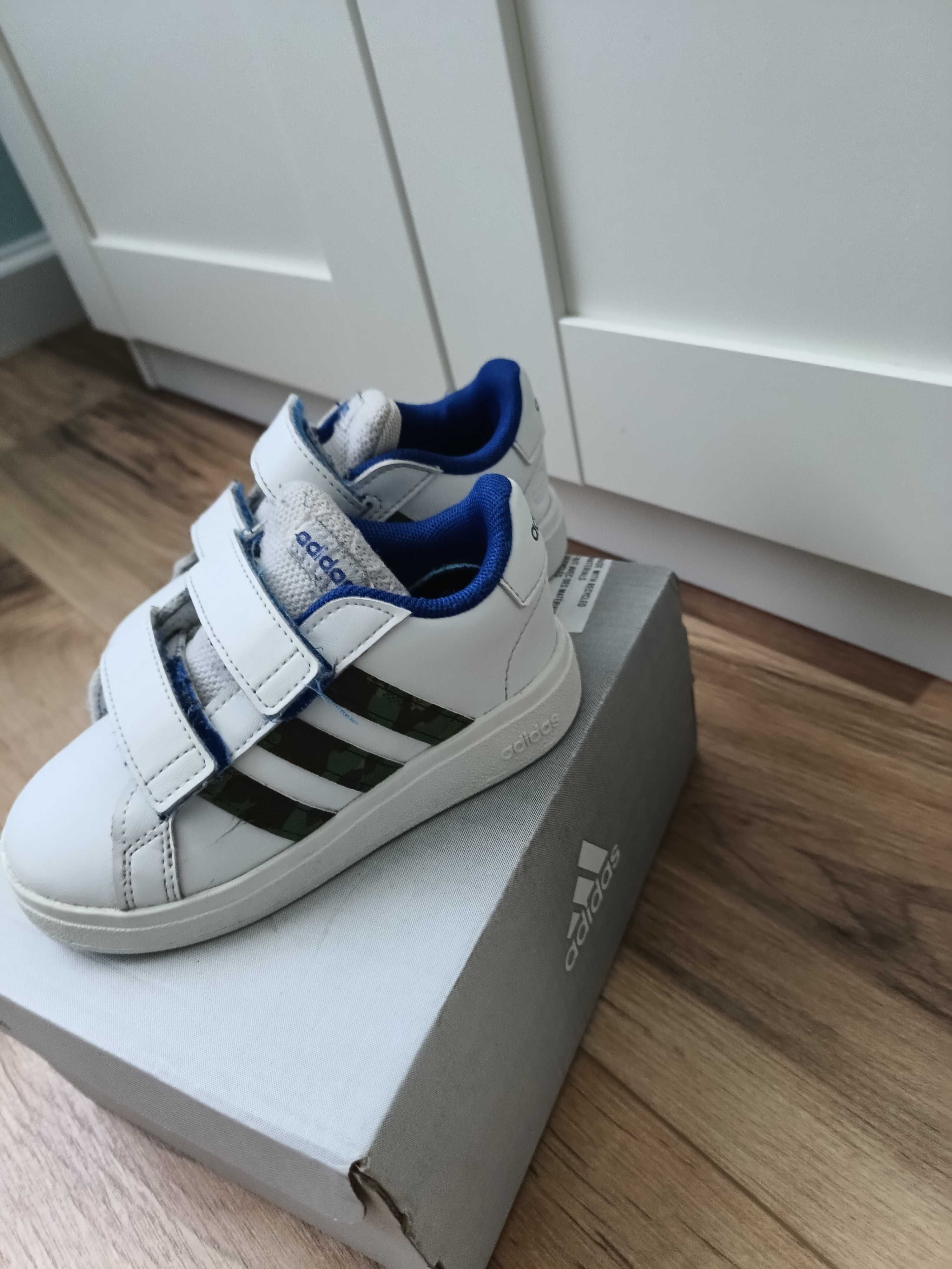 Buty Adidas 25 białe paski moro