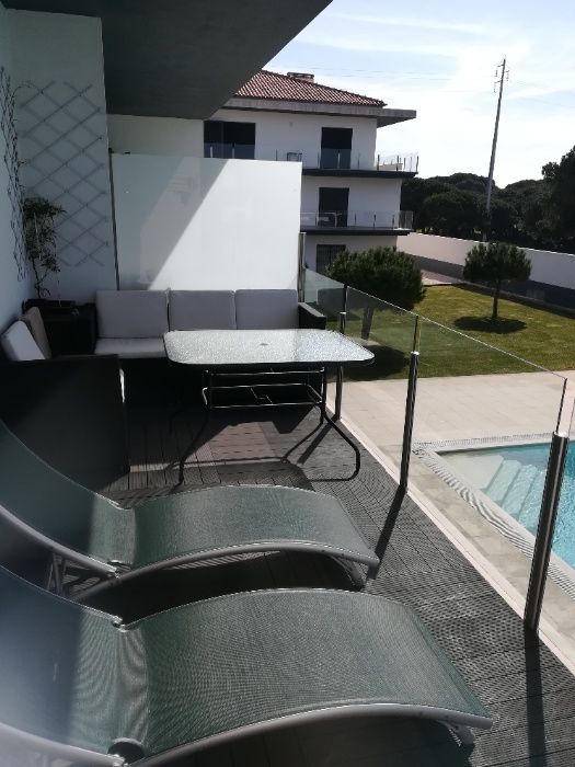 Apart. T1 em condomínio com Jardim e Piscina em S. Martinho Porto