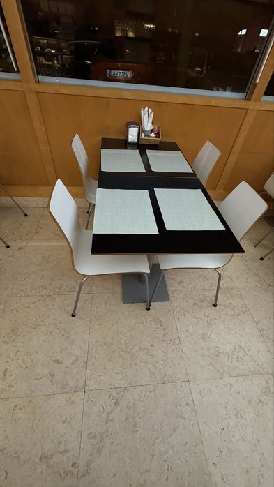 Mesas e cadeiras restaurante