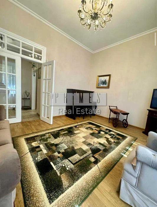 Продаж 2к квартири, вул. Хмельницького Богдана, 84, Центр