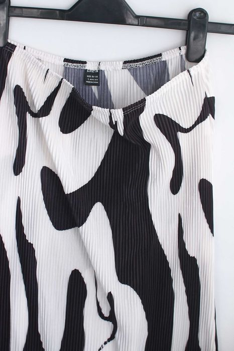 дуже гарна спідниця Shein