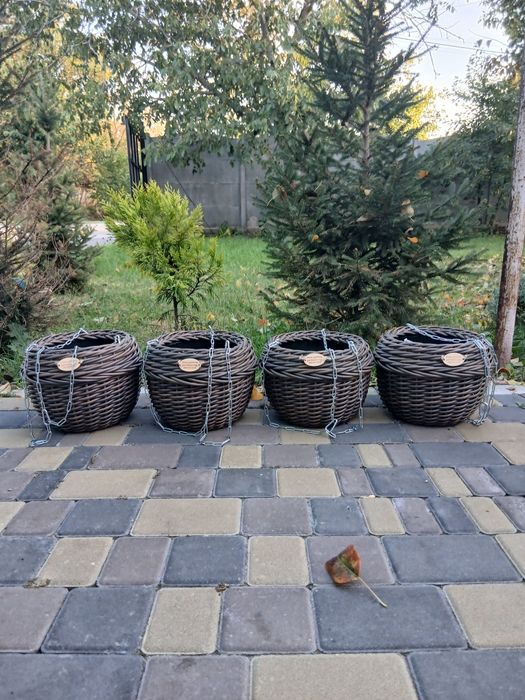 Кашпо з ротангу,спіднички під ялинку