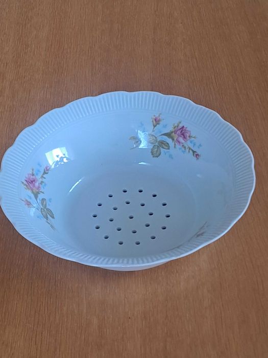 Porcelana Chodzież, serwis  śniadaniowo-obiadowo-kawowy  dla 6 osób