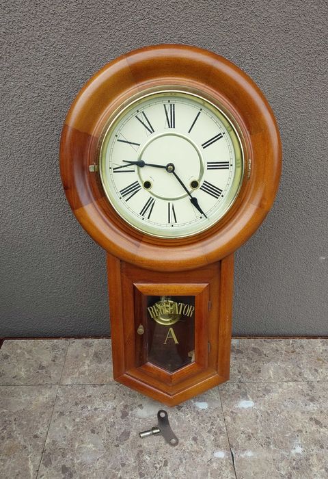 Zegar ścienny koreański Regulator sprawny ładny stan film E162