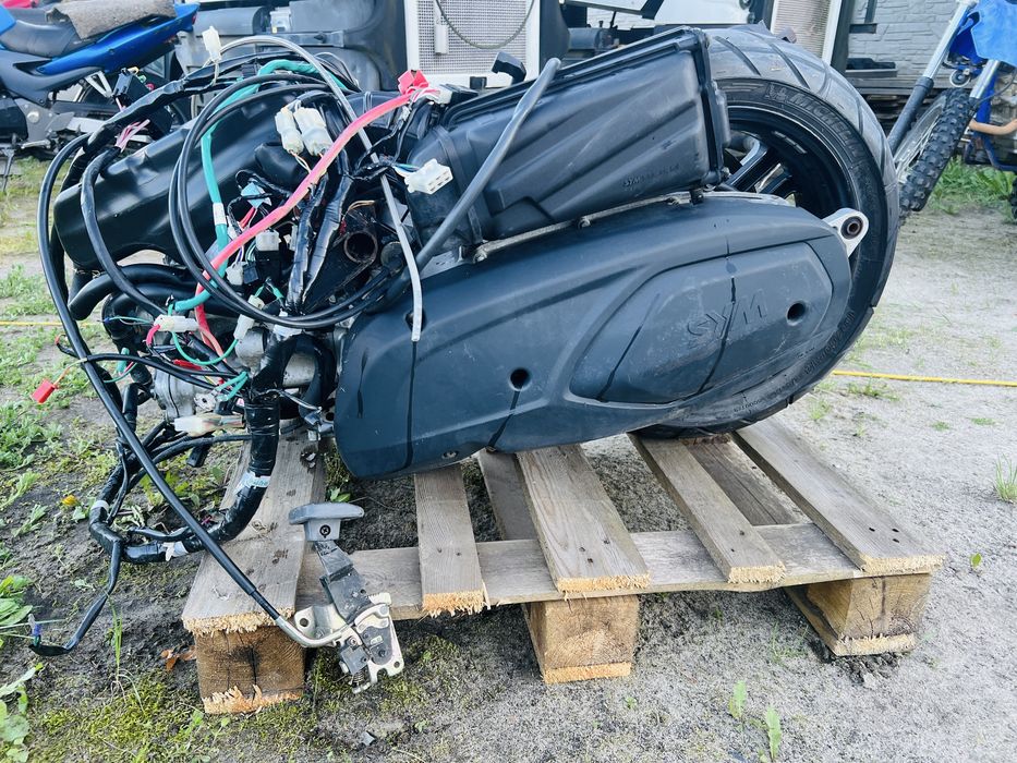 Sym Maxsym400  czesci silnik kola lampa plastiki!