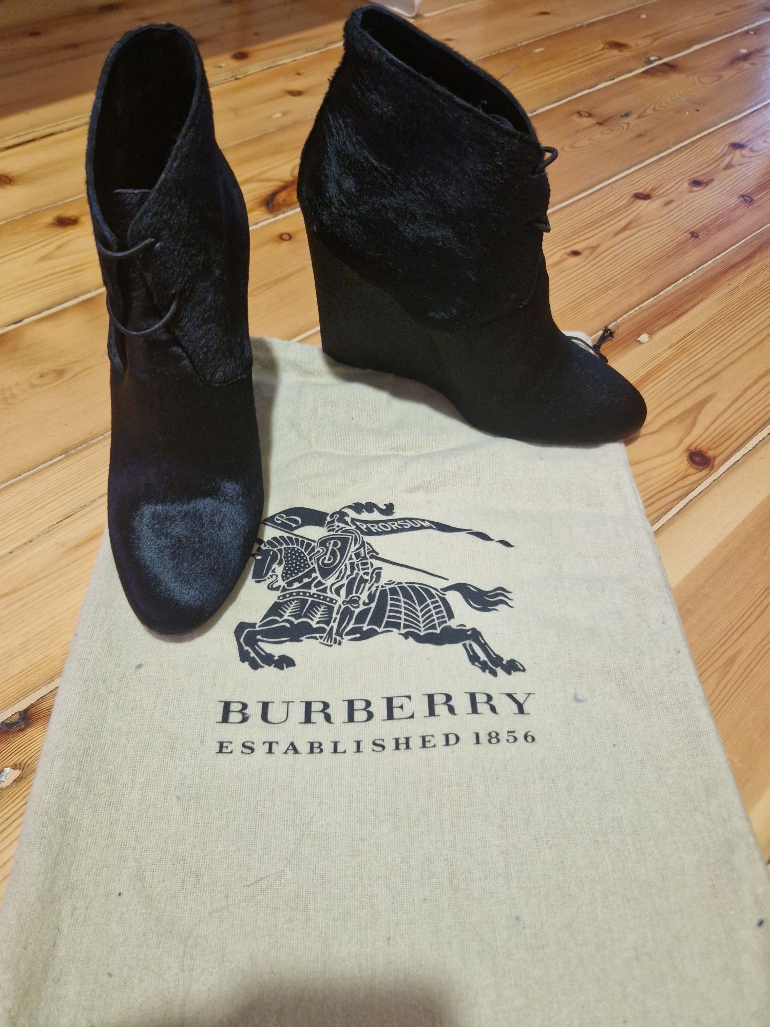 Чобітки, ботільйони Burberry 37; 36,6